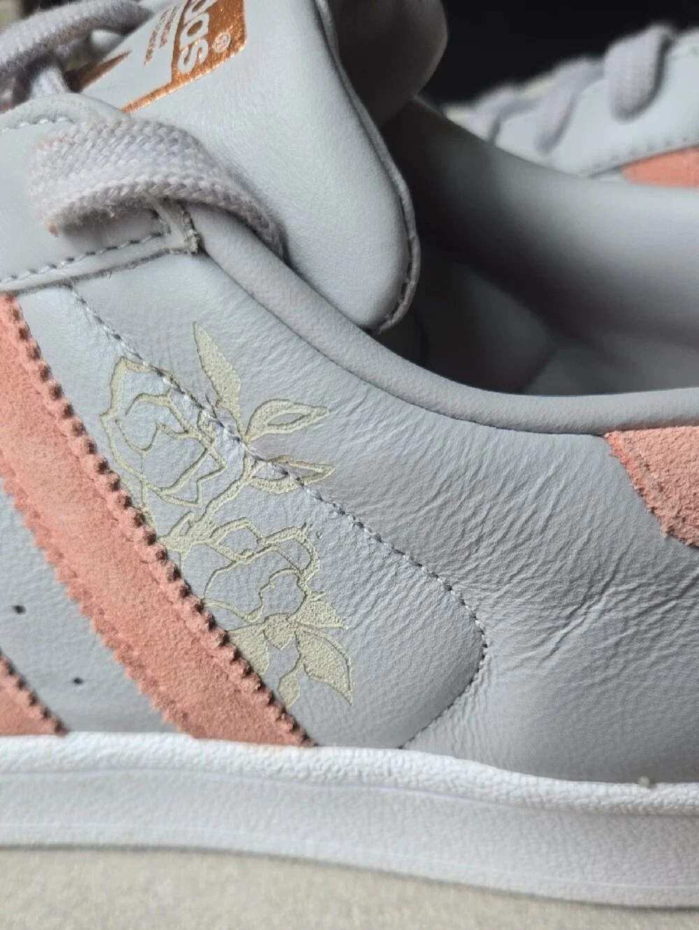 Adidas Shelltoe Sneakers in Light Gray with Peach Stripes Embossed 8.5 Womens